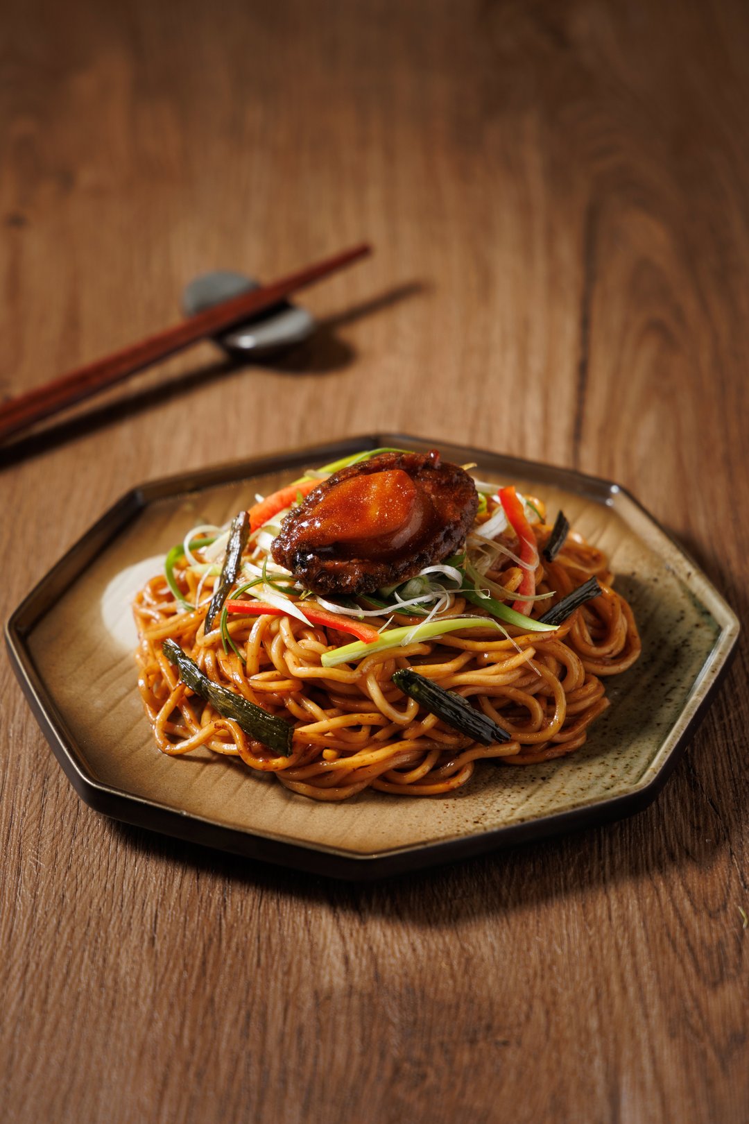 原隻鮑魚蔥油拌麵