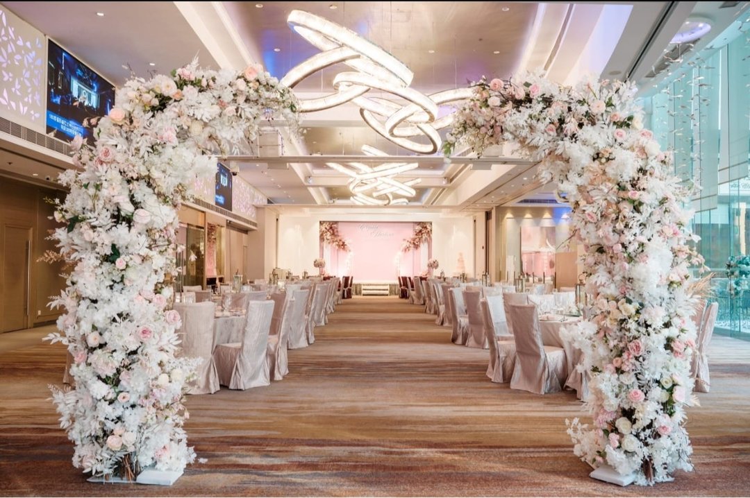 天澗閣主打粵菜及精緻中菜料理，出品質素穩定。透過 Storellet 消費可累積積分，並兌換餐飲相關獎賞。