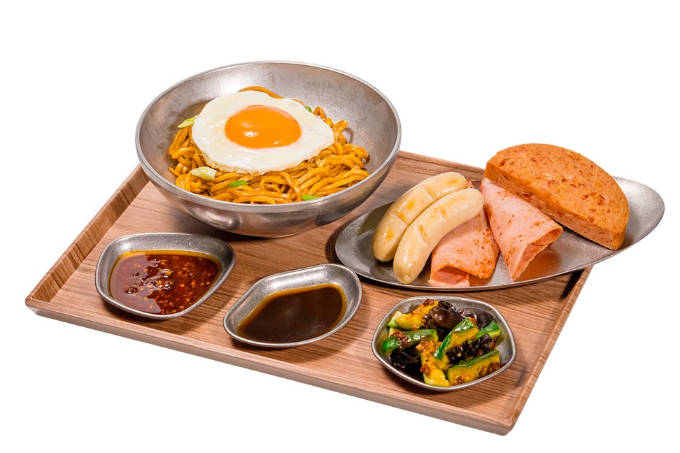 “超頹撈拌麵”（公司拌麵）