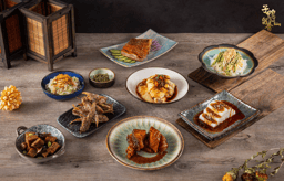 迎新優惠: 凡購買留香烤鴨 (全隻) ，加$88可配烤鴨二食
(香酥孜然鴨架，七彩炒鴨絲，松子炒鴨鬆<配叉子燒餅兩件>）