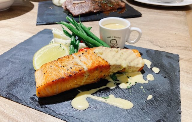 香煎三文魚伴薯菜