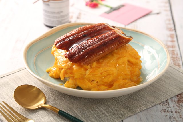 Eel slider omelet with teriyaki sauce on rice