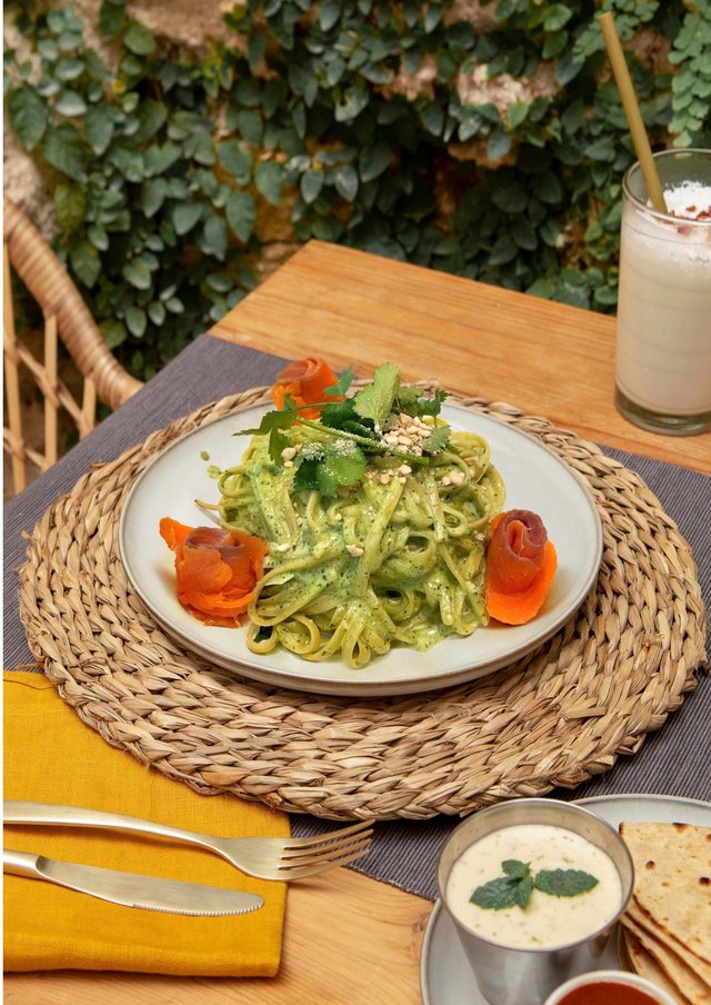 三文魚腰果青醬意粉