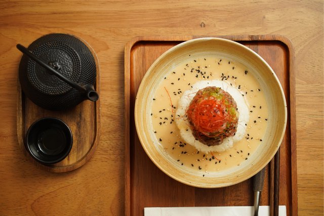 手打芝上安格斯漢堡蘭王蛋飯